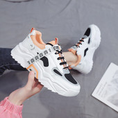 Νέο μοντέλο αθλητικά παπούτσια με κορδόνια και τραχιά σόλα