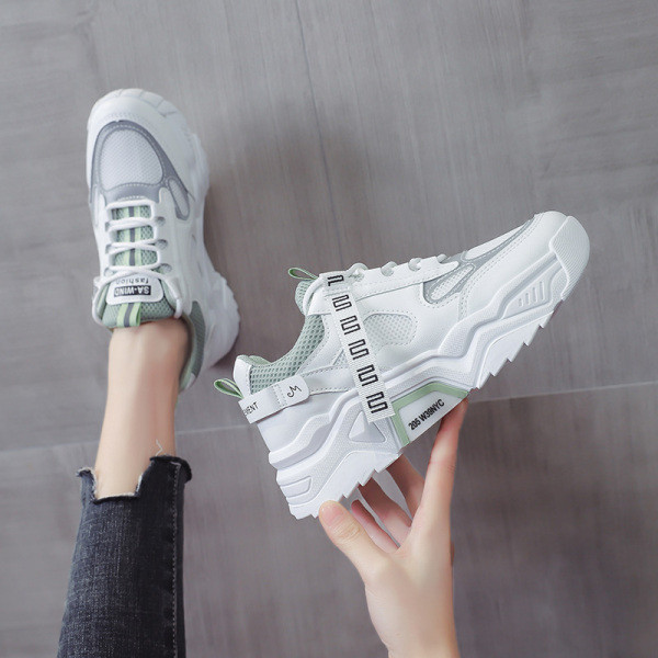 Νέο μοντέλο αθλητικά παπούτσια με κορδόνια και τραχιά σόλα