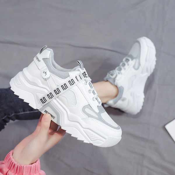 Νέο μοντέλο αθλητικά παπούτσια με κορδόνια και τραχιά σόλα