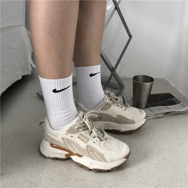 Γυναικεία casual αθλητικά παπούτσια με τραχιά σόλα και κορδόνια