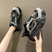 Γυναικεία αθλητικά παπούτσια από οικολογικό σουέτ με ψηλή  σόλα