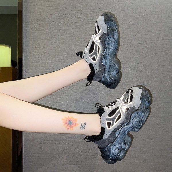 Γυναικεία αθλητικά παπούτσια από οικολογικό σουέτ με ψηλή  σόλα