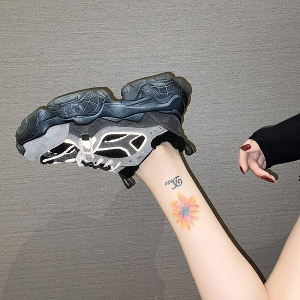 Γυναικεία αθλητικά παπούτσια από οικολογικό σουέτ με ψηλή  σόλα