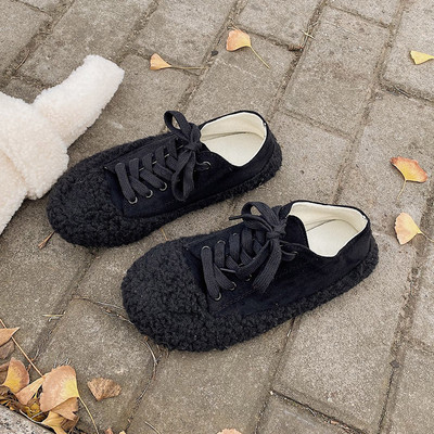 Γυναικεία αθλητικά παπούτσια με κορδόνια