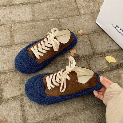 Γυναικεία αθλητικά παπούτσια με κορδόνια