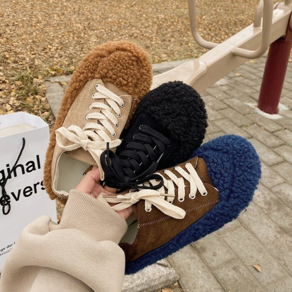 Γυναικεία αθλητικά παπούτσια με κορδόνια