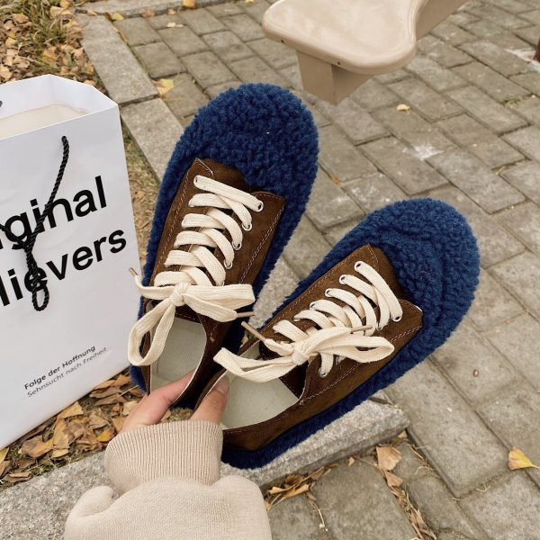 Γυναικεία αθλητικά παπούτσια με κορδόνια