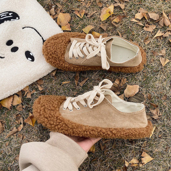 Γυναικεία αθλητικά παπούτσια με κορδόνια