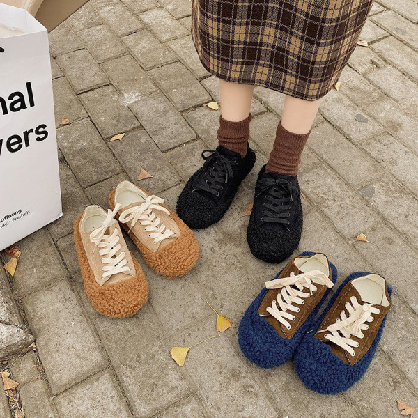 Γυναικεία αθλητικά παπούτσια με κορδόνια