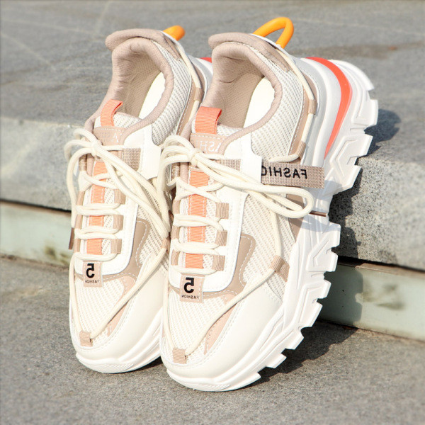 Νέο μοντέλο γυναικεία αθλητικά παπούτσια με τραχιά σόλα σε μπεζ και ροζ χρώμα