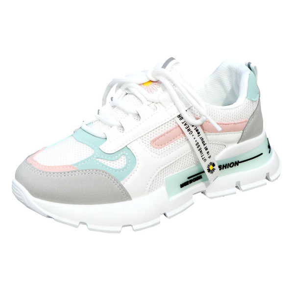 Adidași moderni de damă cu o inscripție în alb și negru