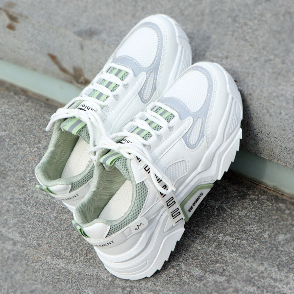 Νέο μοντέλο αθλητικά παπούτσια με παχιά σόλα σε δύο χρώματα