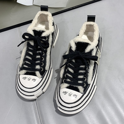 Γυναικεία αθλητικά παπούτσια με ζεστή φόδρα και κορδόνια