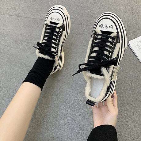 Γυναικεία αθλητικά παπούτσια με ζεστή φόδρα και κορδόνια