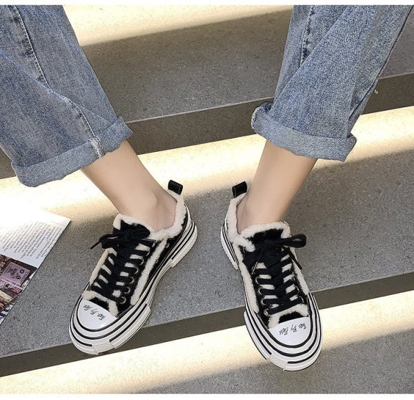 Γυναικεία αθλητικά παπούτσια με ζεστή φόδρα και κορδόνια