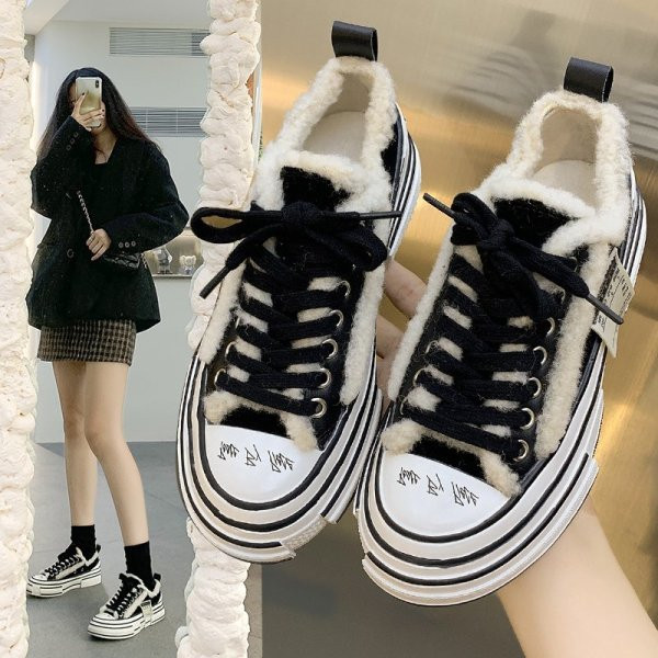 Γυναικεία αθλητικά παπούτσια με ζεστή φόδρα και κορδόνια