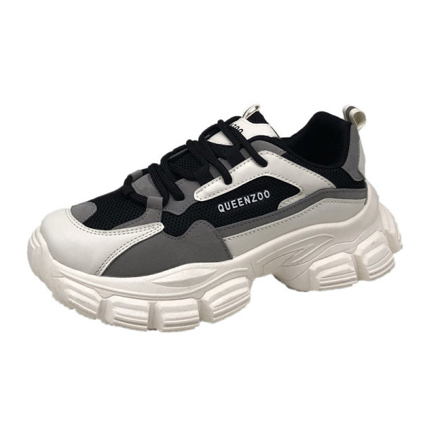 Γυναικεία αθλητικά παπούτσια με τραχιά σόλα και επιγραφή