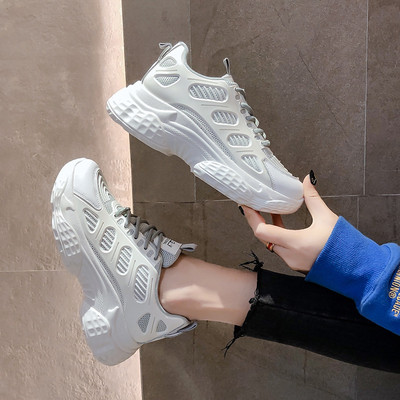 Γυναικεία αθλητικά παπούτσια σε λευκό και πράσινο χρώμα