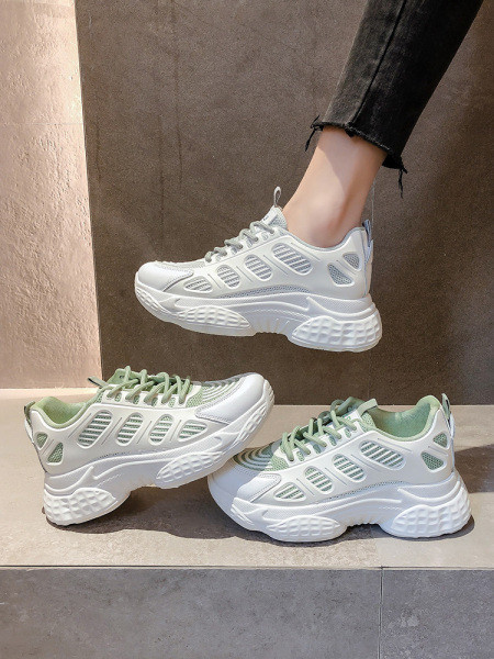 Γυναικεία αθλητικά παπούτσια σε λευκό και πράσινο χρώμα