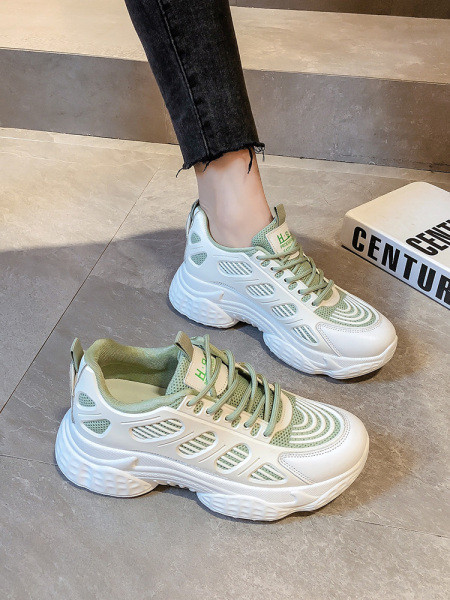 Γυναικεία αθλητικά παπούτσια σε λευκό και πράσινο χρώμα