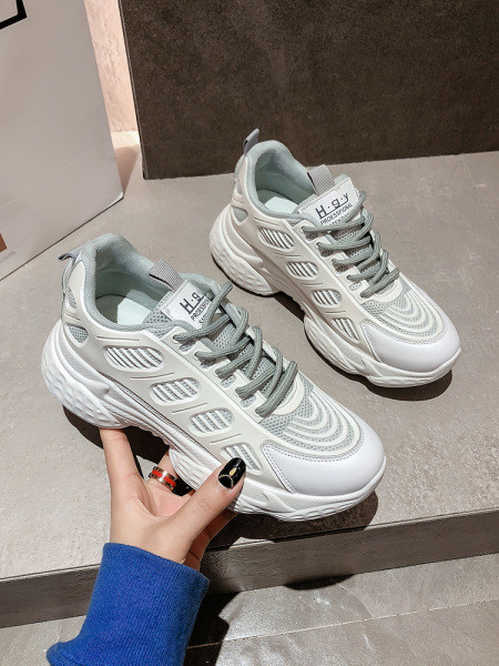 Γυναικεία αθλητικά παπούτσια σε λευκό και πράσινο χρώμα