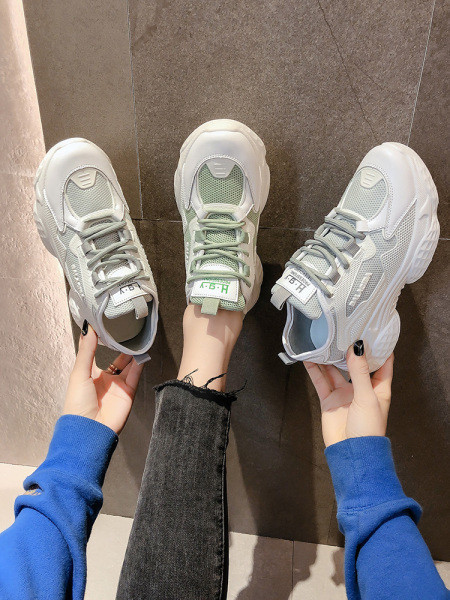 Γυναικεία αθλητικά παπούτσια κατάλληλα για άνοιξη με κορδόνια