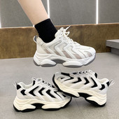 Γυναικεία αθλητικά παπούτσια με κορδόνια και τραχιά σόλα