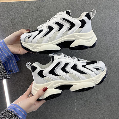 Γυναικεία αθλητικά παπούτσια με κορδόνια και τραχιά σόλα