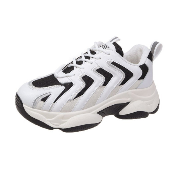 Γυναικεία αθλητικά παπούτσια με κορδόνια και τραχιά σόλα