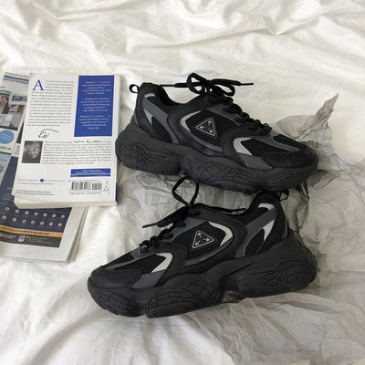 Νέο μοντέλο σπορτέξ για γυναίκες με τραχιά σόλα