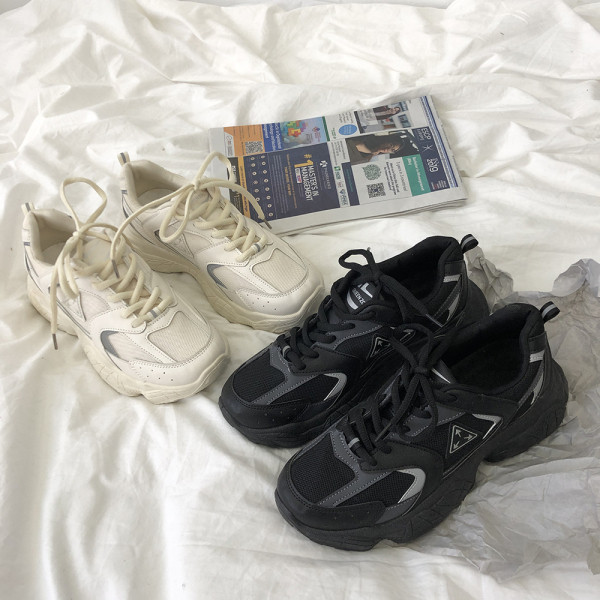 Νέο μοντέλο σπορτέξ για γυναίκες με τραχιά σόλα