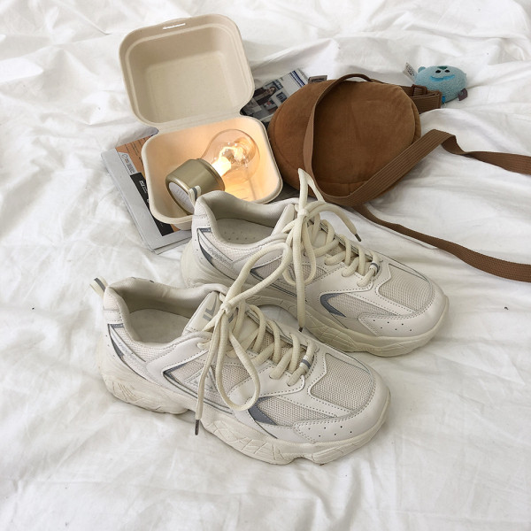 Νέο μοντέλο σπορτέξ για γυναίκες με τραχιά σόλα