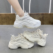 Γυναικεία αθλητικά παπούτσια σε λευκό και μπεζ χρώμα