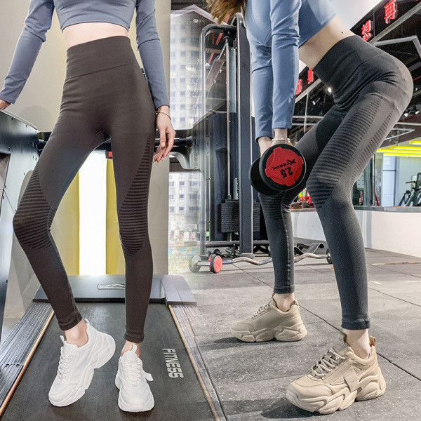 Γυναικεία αθλητικά παπούτσια με πλατφόρμα και κορδόνια