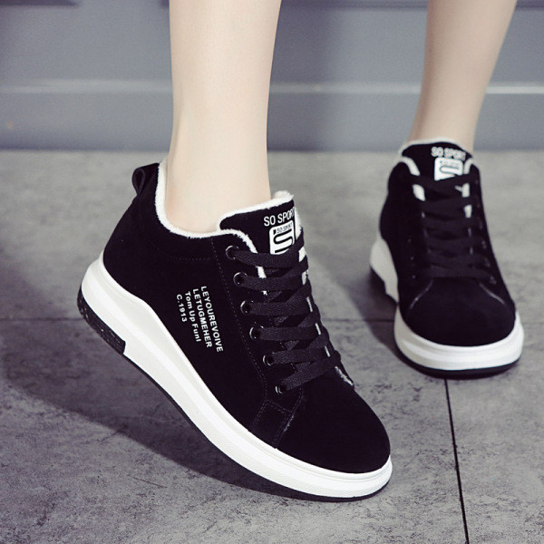 Νέο μοντέλο γυναικεία αθλητικά παπούτσια με επίπεδη σόλα και επιγραφή