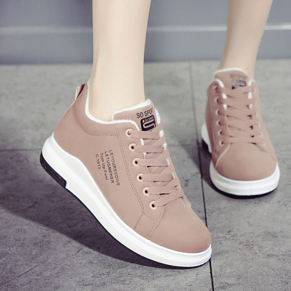 Νέο μοντέλο γυναικεία αθλητικά παπούτσια με επίπεδη σόλα και επιγραφή