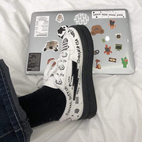 Γυναικεία υφασμάτινα αθλητικά παπούτσια με επιγραφές