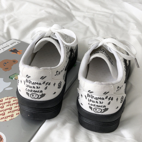 Γυναικεία υφασμάτινα αθλητικά παπούτσια με επιγραφές