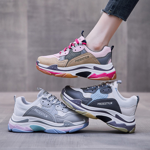 Πολύχρωμα γυναικεία αθλητικά παπούτσια με επιγραφή και ψηλή σόλα