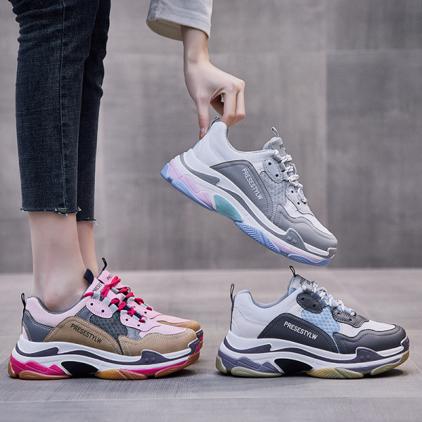 Πολύχρωμα γυναικεία αθλητικά παπούτσια με επιγραφή και ψηλή σόλα