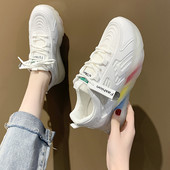 Γυναικεία αθλητικά παπούτσια με κορδόνια και χρωματιστή σόλα