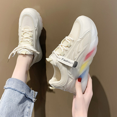 Γυναικεία αθλητικά παπούτσια με κορδόνια και χρωματιστή σόλα