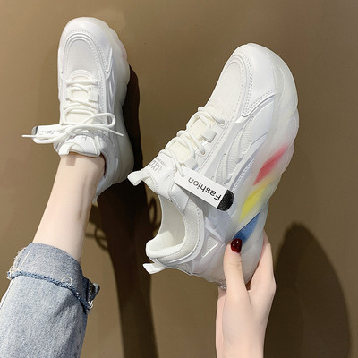 Γυναικεία αθλητικά παπούτσια με κορδόνια και χρωματιστή σόλα