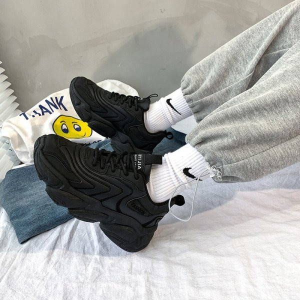 Γυναικεία αθλητικά παπούτσια με κορδόνια και τραχιά σόλα σε διάφορα χρώματα