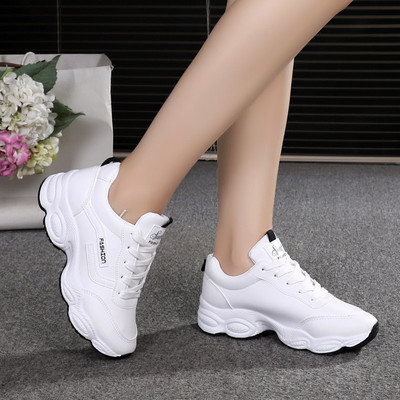 Kareda tallaga nahast naiste tossude uus mudel - kaks mudelit