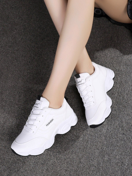 Kareda tallaga nahast naiste tossude uus mudel - kaks mudelit