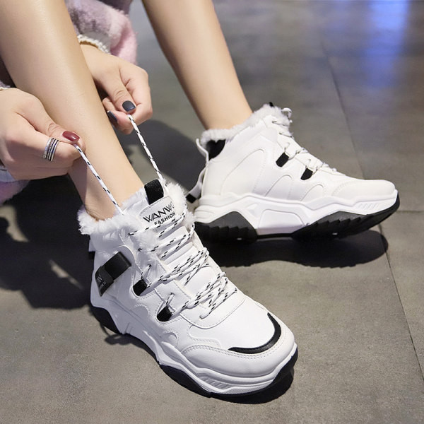 Novi model visokih ženskih tenisica sa mekom toplom postavom