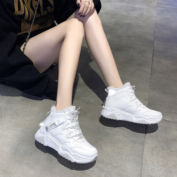 Novi model visokih ženskih tenisica sa mekom toplom postavom