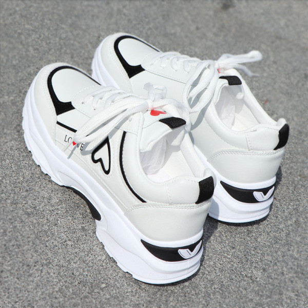 Νέο μοντέλο γυναικεία αθλητικά παπούτσια  από δέρμα faux - με κορδόνια