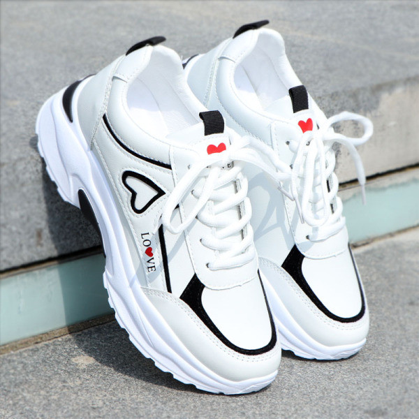 Νέο μοντέλο γυναικεία αθλητικά παπούτσια  από δέρμα faux - με κορδόνια